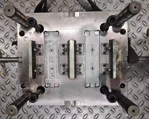 Pinpoint Gate Precision Injection Moulding Cetakan Bagian Plastik Presisi Tinggi