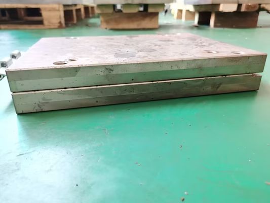 SKD61 Rubber Compression Mould Silicone Injection Mould Disesuaikan