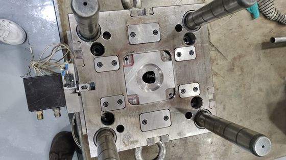 Proe EDM Precision Injection Molding Aplikasi Medis Dengan 500 Kehidupan Cetakan
