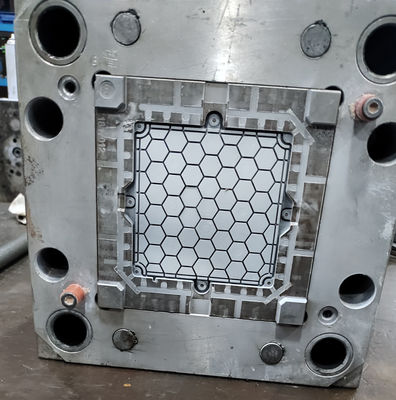 Sistem Injeksi Tujuan Umum dengan LKM Mold Base Grinding Machining