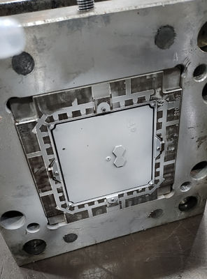 Sistem Injeksi Tujuan Umum dengan LKM Mold Base Grinding Machining