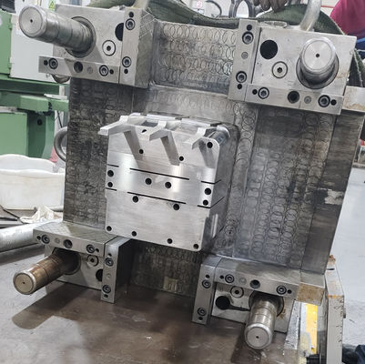 Long Mold Life Precision Injection Molding dengan EDM dan Milling Machining